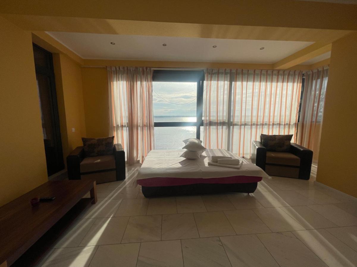 Sophia Lake View Suite Mamaia Exterior photo