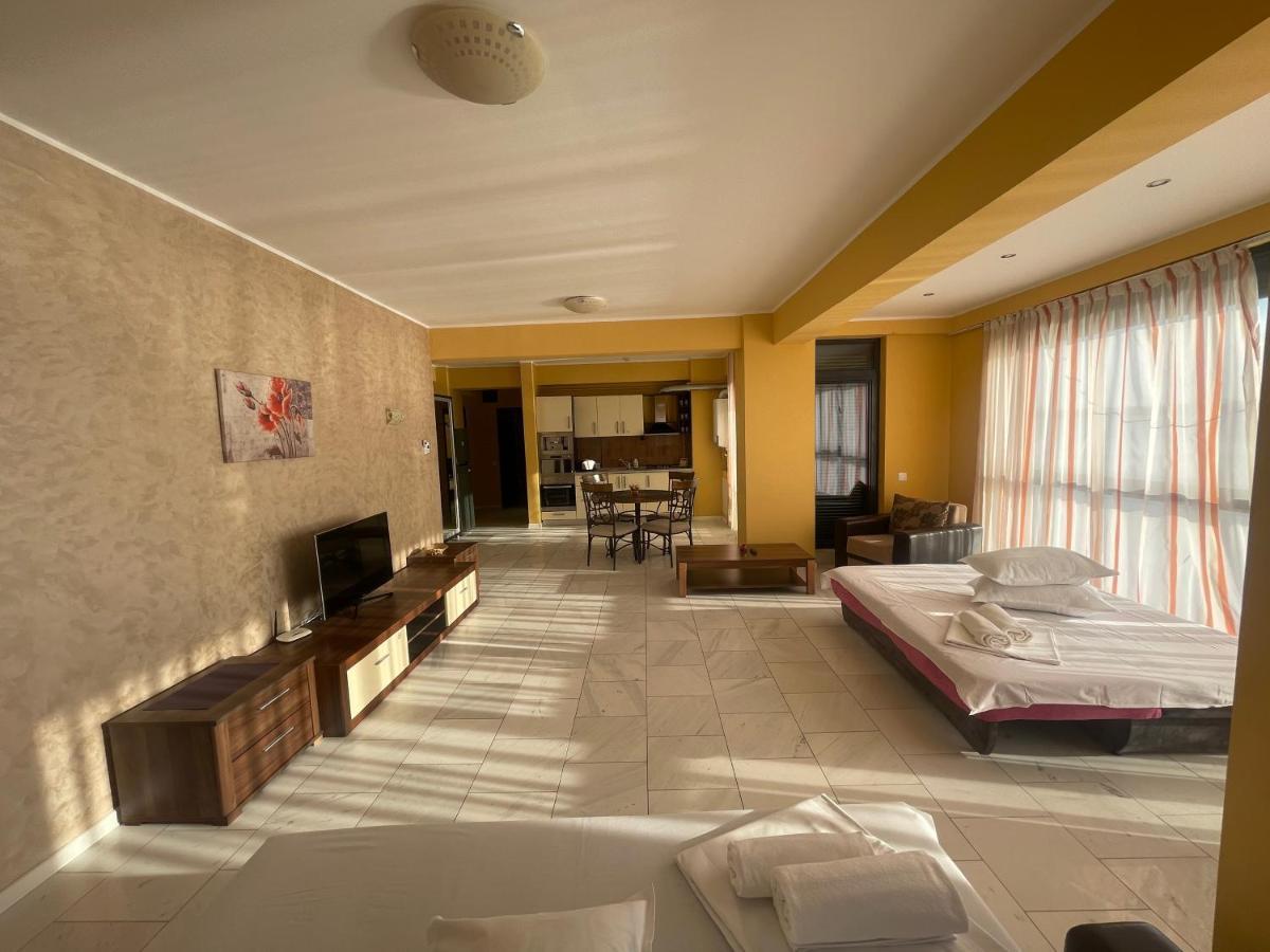 Sophia Lake View Suite Mamaia Exterior photo