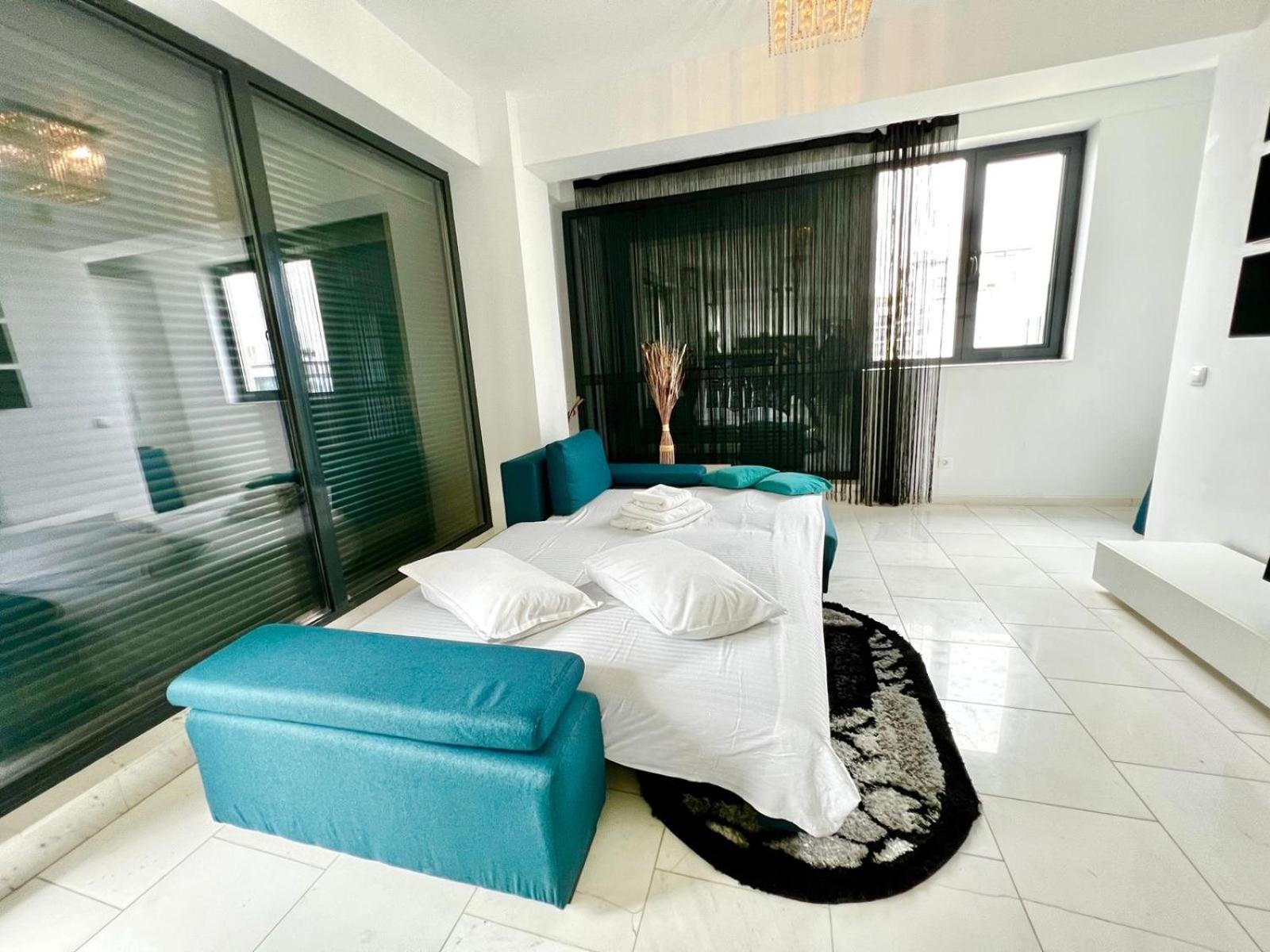 Sophia Lake View Suite Mamaia Exterior photo