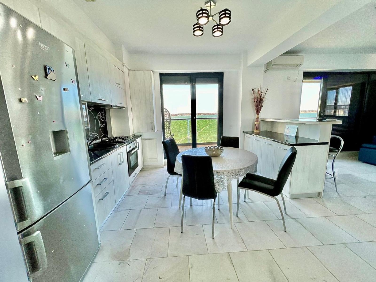 Sophia Lake View Suite Mamaia Exterior photo